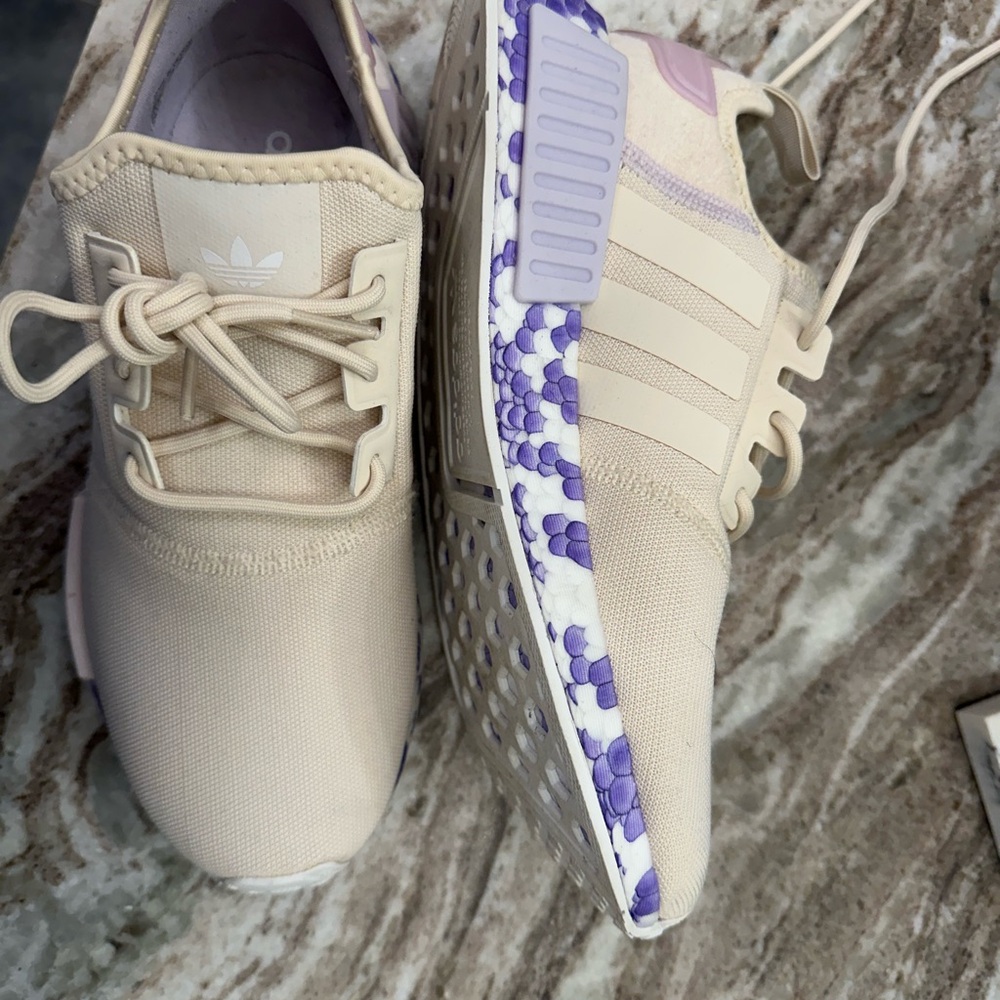 Adidas NMD_R1 Wonder White/Wonder White/Purple Tint GW5694 Women's 8.5 - Picture 3 of 5